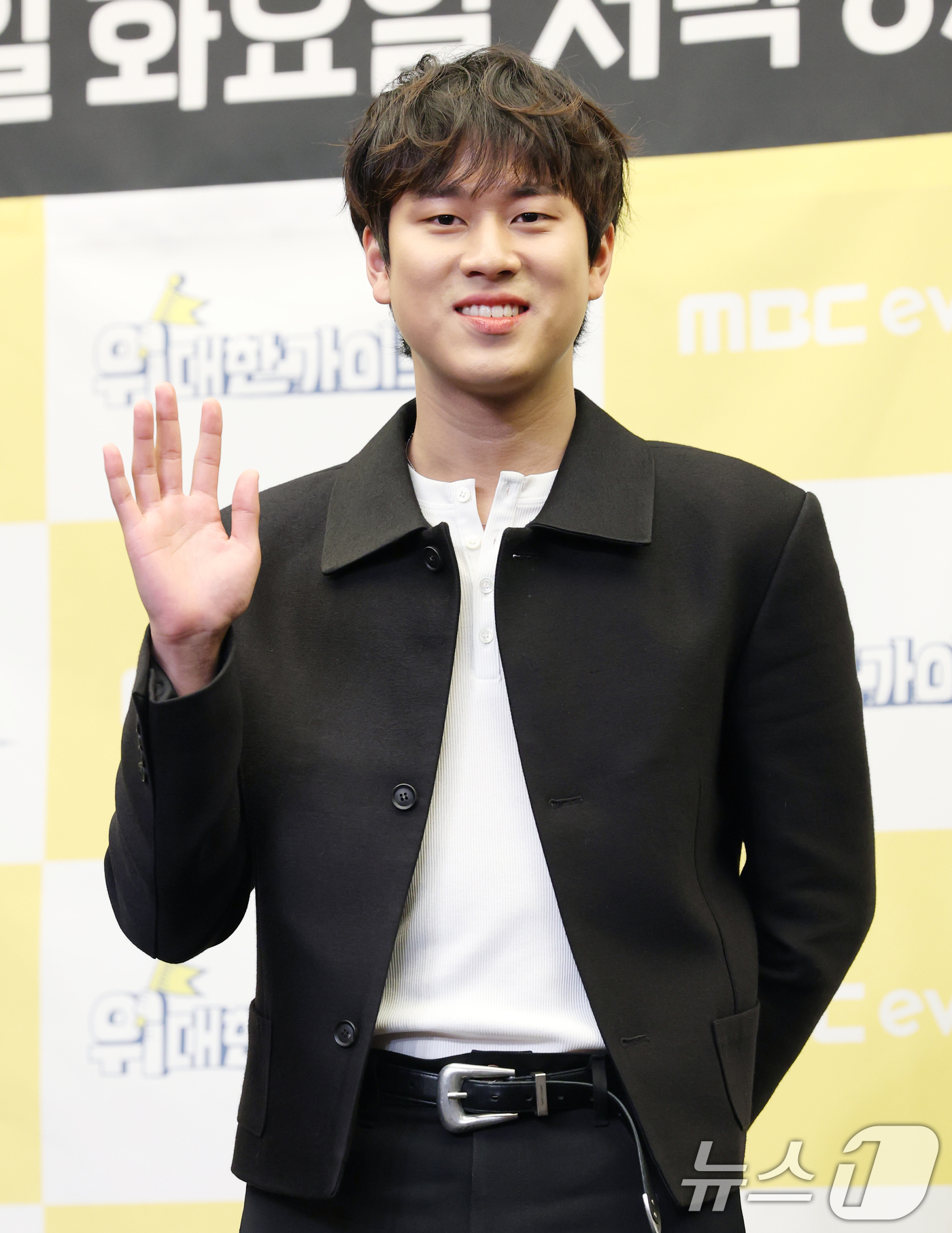 (서울=뉴스1) 권현진 기자 = 가수 이무진이 8일 오후 서울 마포구 상암동 스탠포드호텔에서 열린 MBC every1 '위대한 가이드2' 제작발표회에 참석해 포즈를 취하고 있다.' …