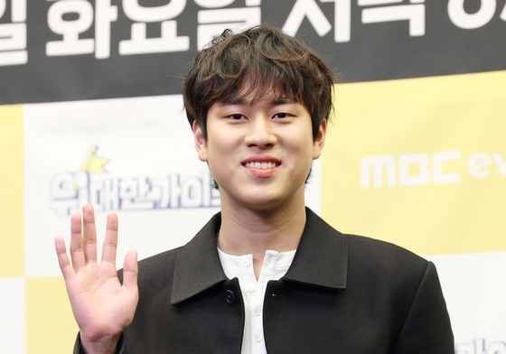 [단독]가수 이무진, 소속사 상대 전속계약 효력 정지 가처분 승소