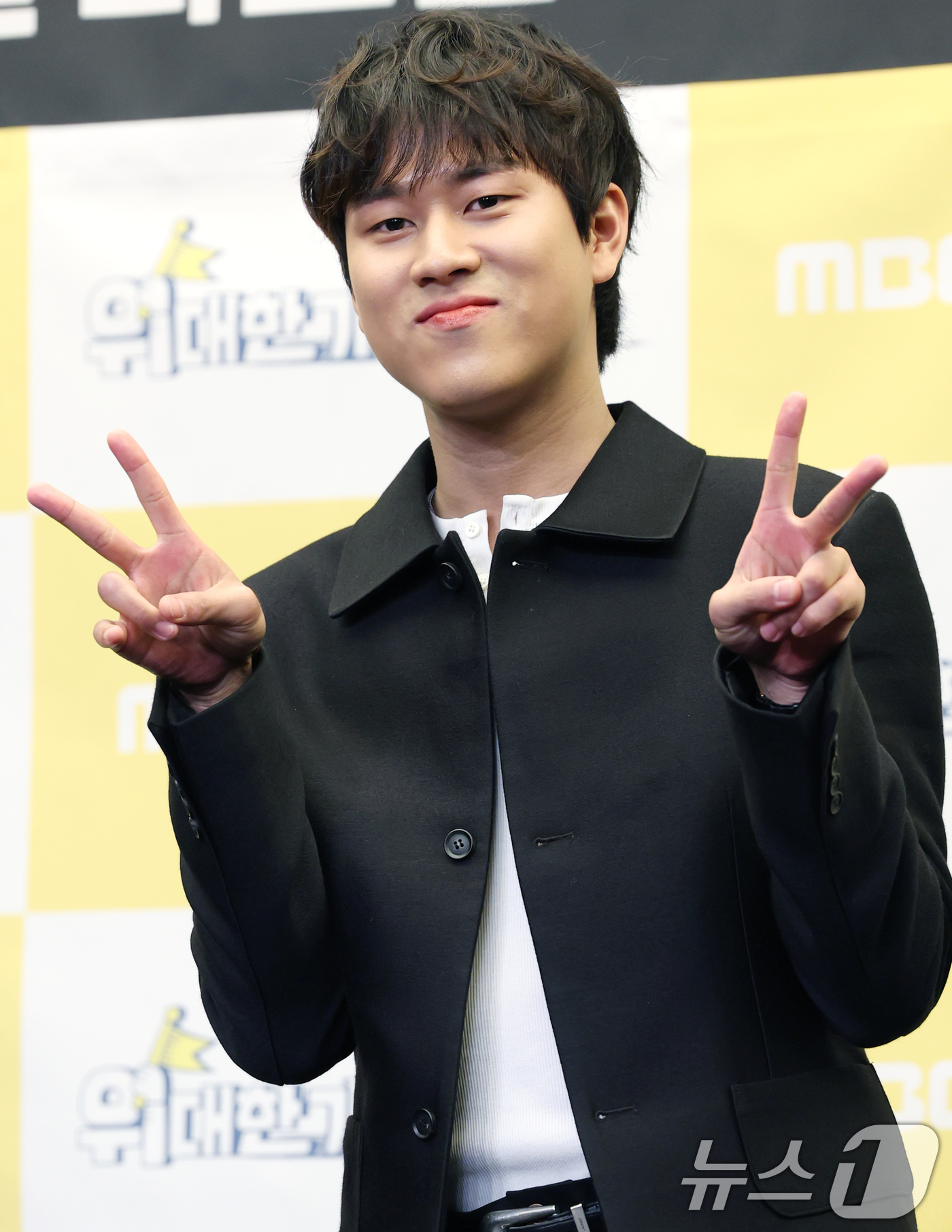 (서울=뉴스1) 권현진 기자 = 가수 이무진이 8일 오후 서울 마포구 상암동 스탠포드호텔에서 열린 MBC every1 '위대한 가이드2' 제작발표회에 참석해 포즈를 취하고 있다.' …