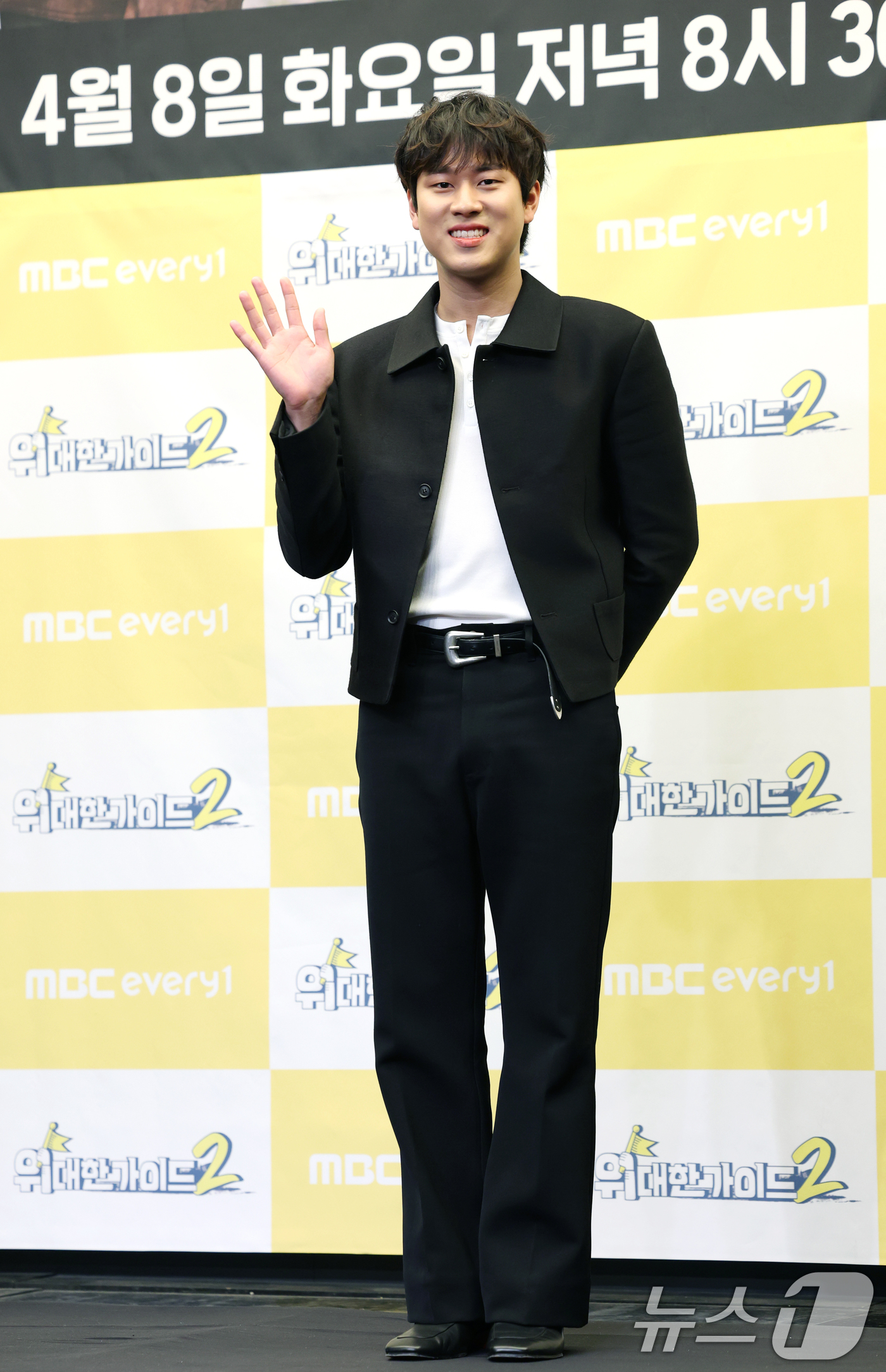 (서울=뉴스1) 권현진 기자 = 가수 이무진이 8일 오후 서울 마포구 상암동 스탠포드호텔에서 열린 MBC every1 '위대한 가이드2' 제작발표회에 참석해 포즈를 취하고 있다.' …