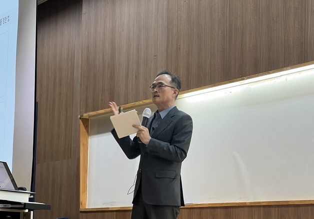 서강대에서 특별강연 중인 문무일 전 검찰총장