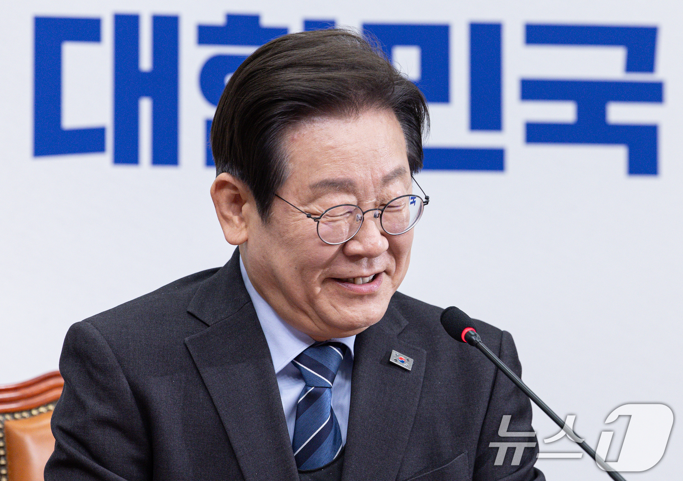 (서울=뉴스1) 이재명 기자 = 이재명 더불어민주당 대표가 9일 오전 서울 여의도 국회에서 열린 최고위원회의에 참석하고 있다. 2025.4.9/뉴스1