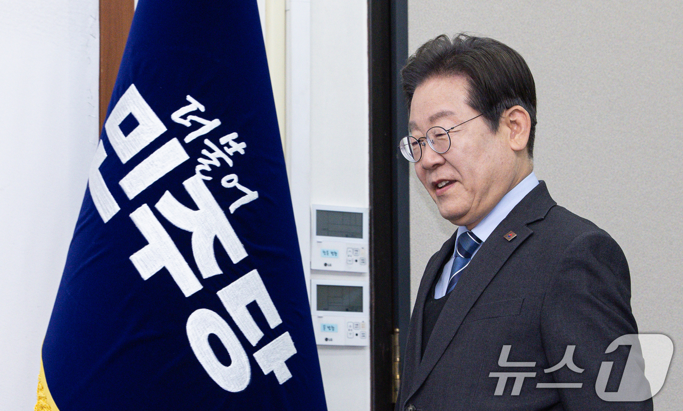 (서울=뉴스1) 이재명 기자 = 이재명 더불어민주당 대표가 9일 오전 서울 여의도 국회에서 열린 최고위원회의에 참석하고 있다. 2025.4.9/뉴스1