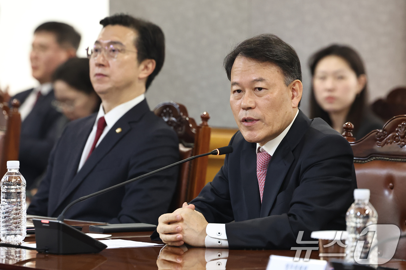 (서울=뉴스1) 민경석 기자 = 윤한홍 국회 정무위원회 위원장이 9일 오전 서울 중구 은행회관에서 열린 '민생 경제 및 은행권 경쟁력 제고를 위한 국민의힘-은행권 현장 간담회'에서 …