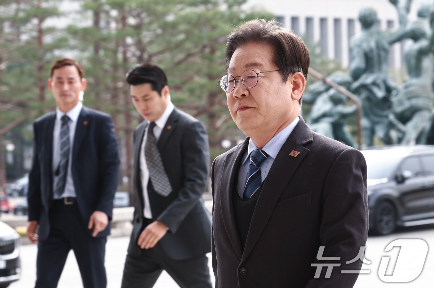 본문 이미지 - 이재명 더불어민주당 대표가 9일 오전 서울 여의도 국회에 도착해 이동하고 있다. 2025.4.9/뉴스1 ⓒ News1 김민지 기자