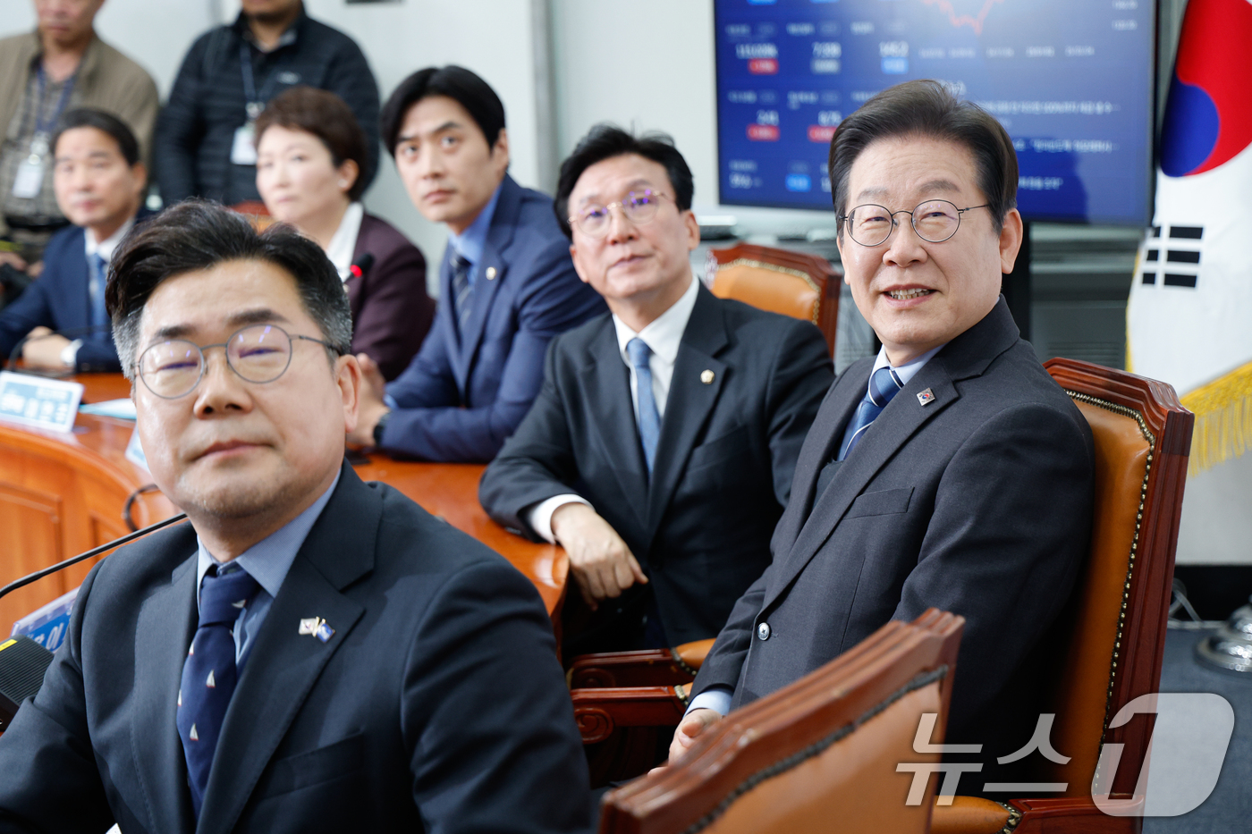 (서울=뉴스1) 안은나 기자 = 이재명 더불어민주당 대표가 9일 오전 서울 여의도 국회에서 열린 최고위원회의에서 대통령 고유 권한을 행사하려면 여야 합의 조건이 갖춰져야 한다고 발 …