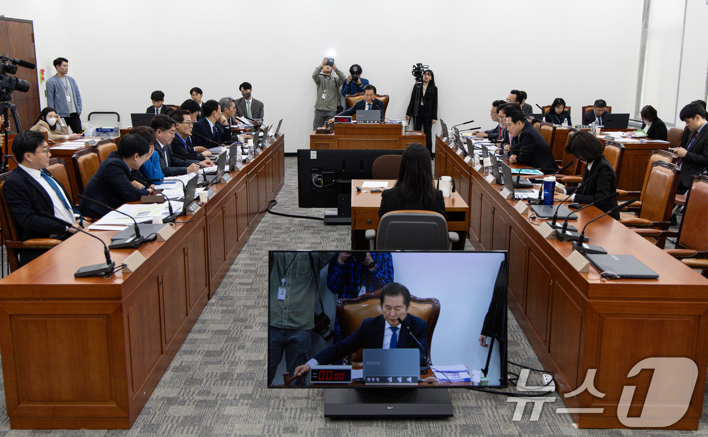 (서울=뉴스1) 이재명 기자 = 9일 오전 서울 여의도 국회에서 열린 제424회 국회(임시회) 법제사법위원회 제1차 전체회의에서 최상목 기획재정부 장관 탄핵소추 사건 조사 청문회 …