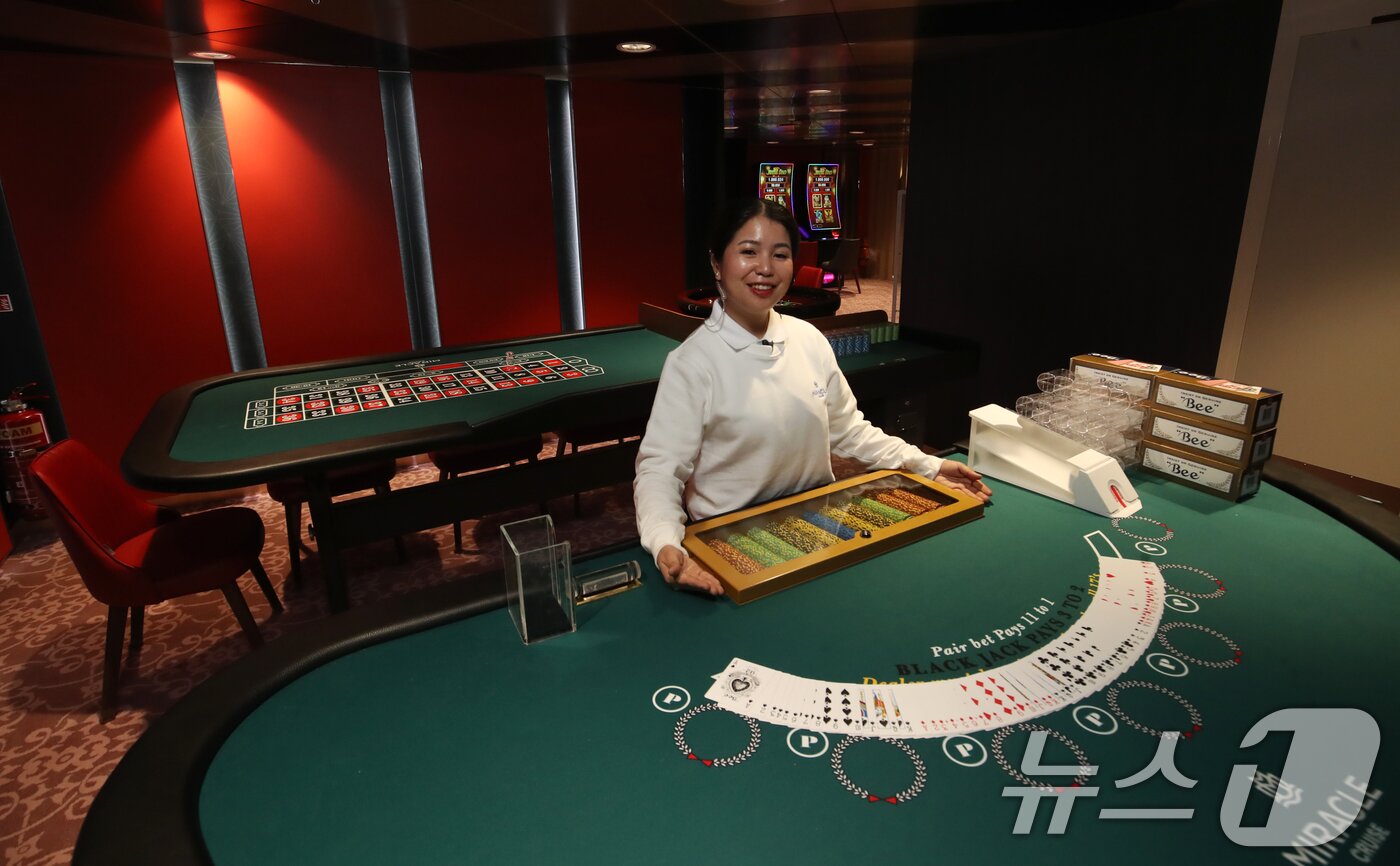 본문 이미지 - 9일 부산 영도구 대선조선 영도조선소에서 &#39;팬스타 미라클호&#39; 명명식이 열린 가운데 미라클호 내 게임룸이 보이고 있다. 2025.4.9/뉴스1 ⓒ News1 윤일지 기자