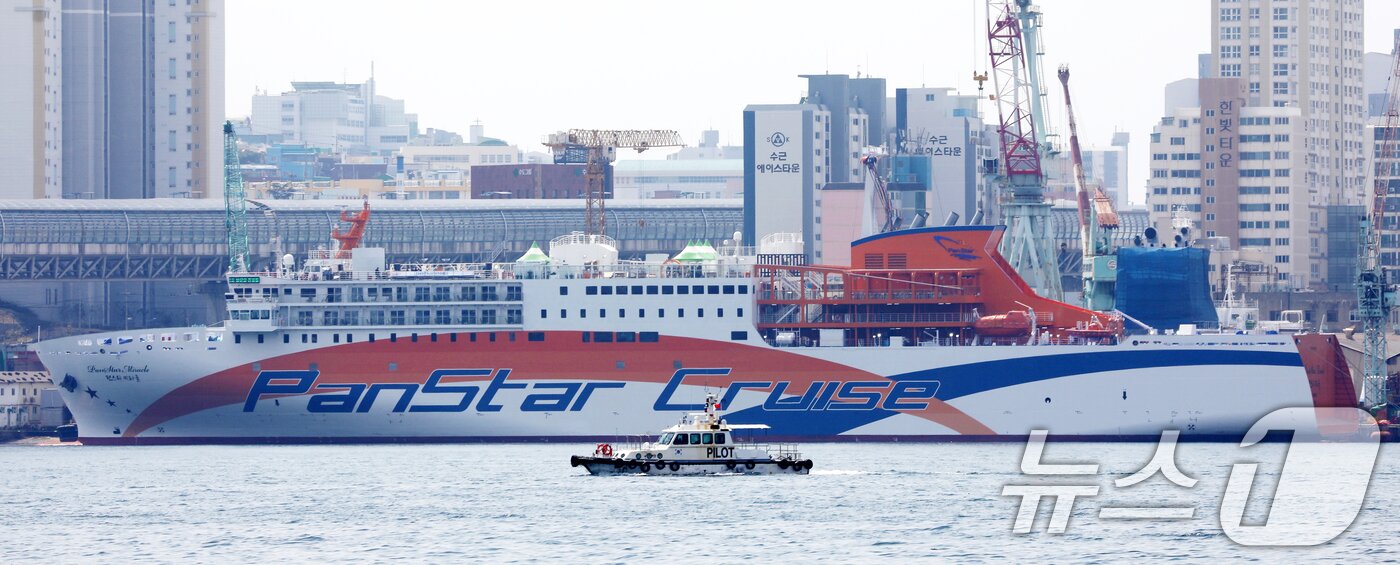 본문 이미지 - 9일 부산 영도구 대선조선 영도조선소에서 &#39;팬스타 미라클호&#39; 명명식이 열리고 있다. 2025.4.9/뉴스1 ⓒ News1 윤일지 기자