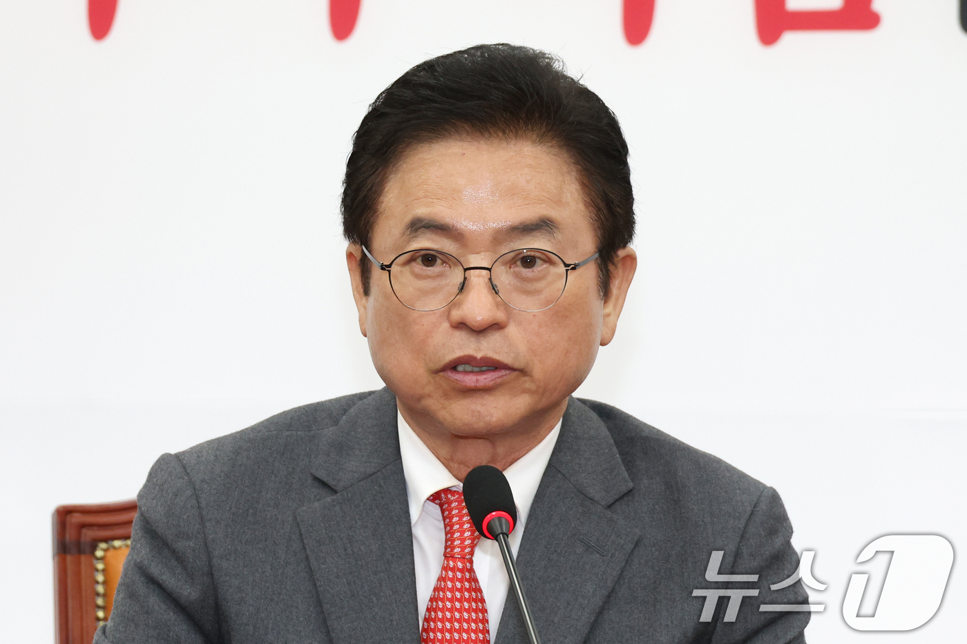 (서울=뉴스1) 이광호 기자 = 이철우 경북도지사가 9일 오후 서울 여의도 국회에서 가진 권영세 국민의힘 비상대책위원장과의 면담에서 발언하고 있다. 2025.4.9/뉴스1