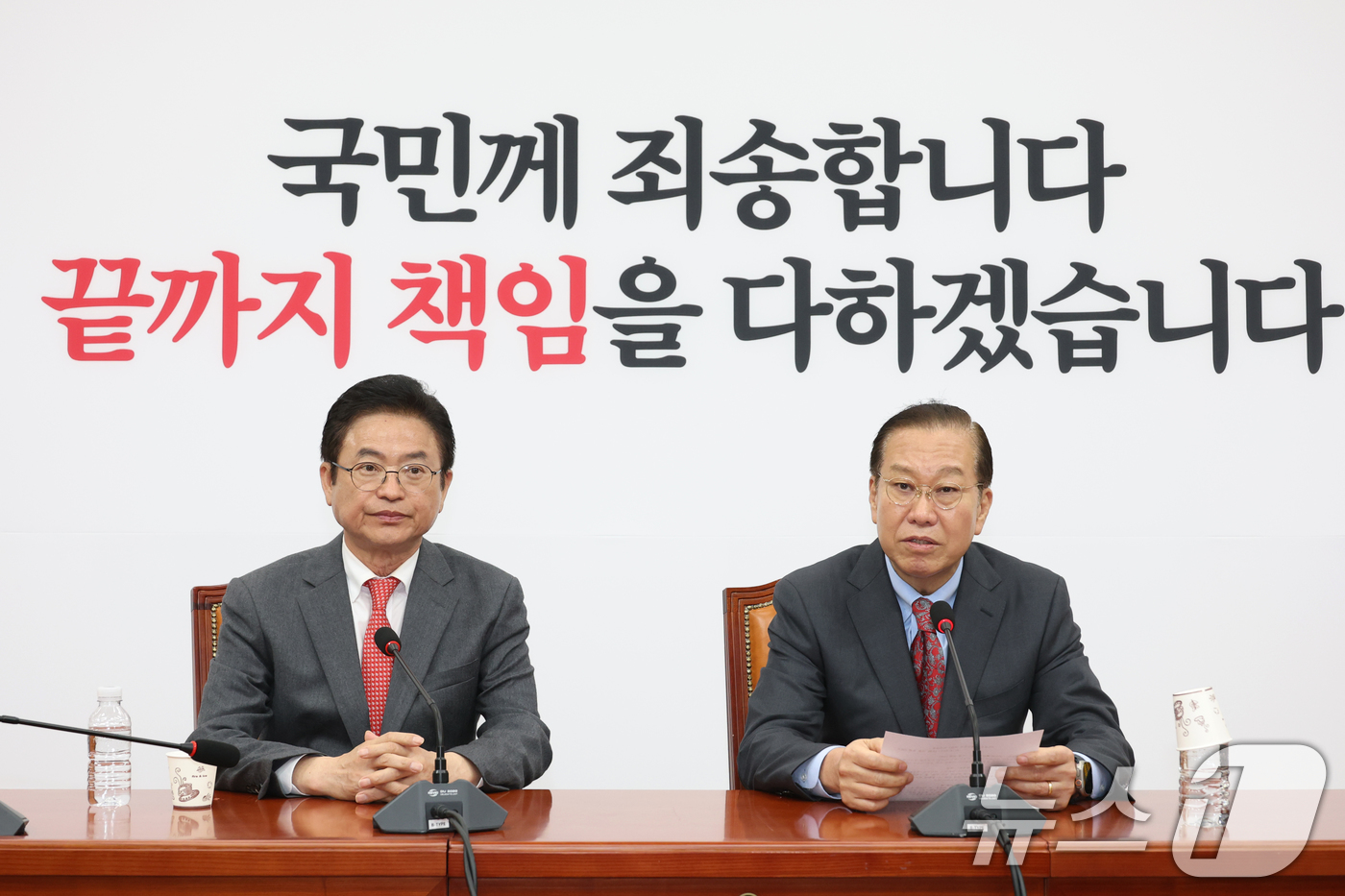 (서울=뉴스1) 이광호 기자 = 권영세 국민의힘 비상대책위원장이 9일 오후 서울 여의도 국회에서 가진 이철우 경북도지사와의 면담에서 발언하고 있다. 2025.4.9/뉴스1