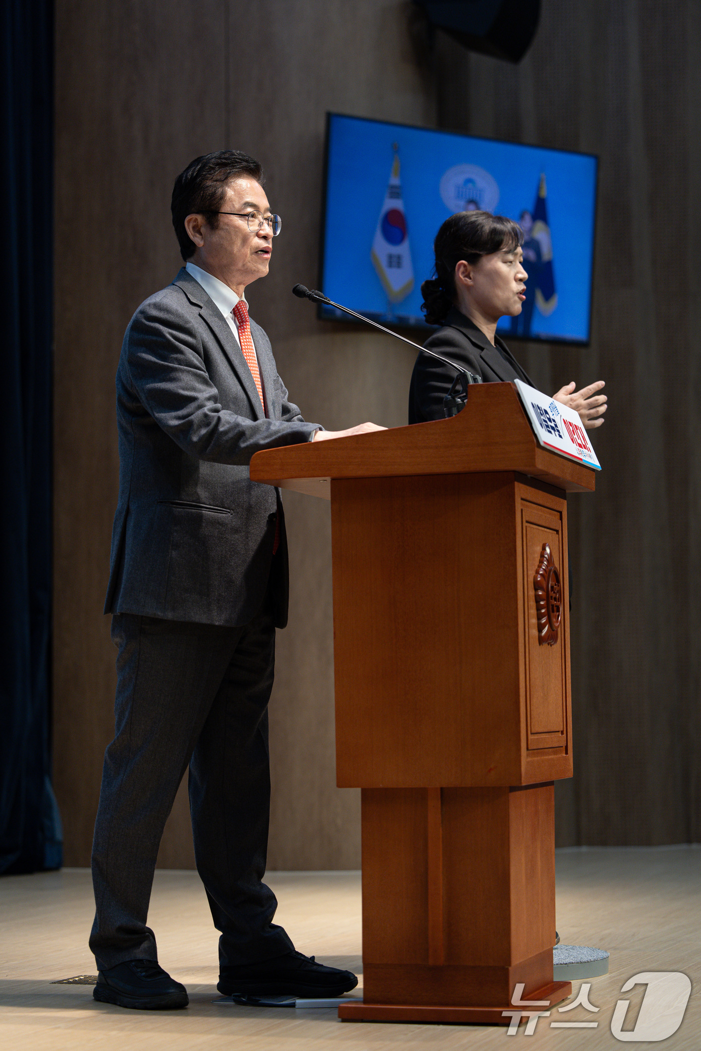 (서울=뉴스1) 이재명 기자 = 이철우 경북지사가 9일 오후 서울 여의도 국회 소통관에서 제21대 대통령선거 출마 선언 기자회견을 하고 있다. 2025.4.9/뉴스1
