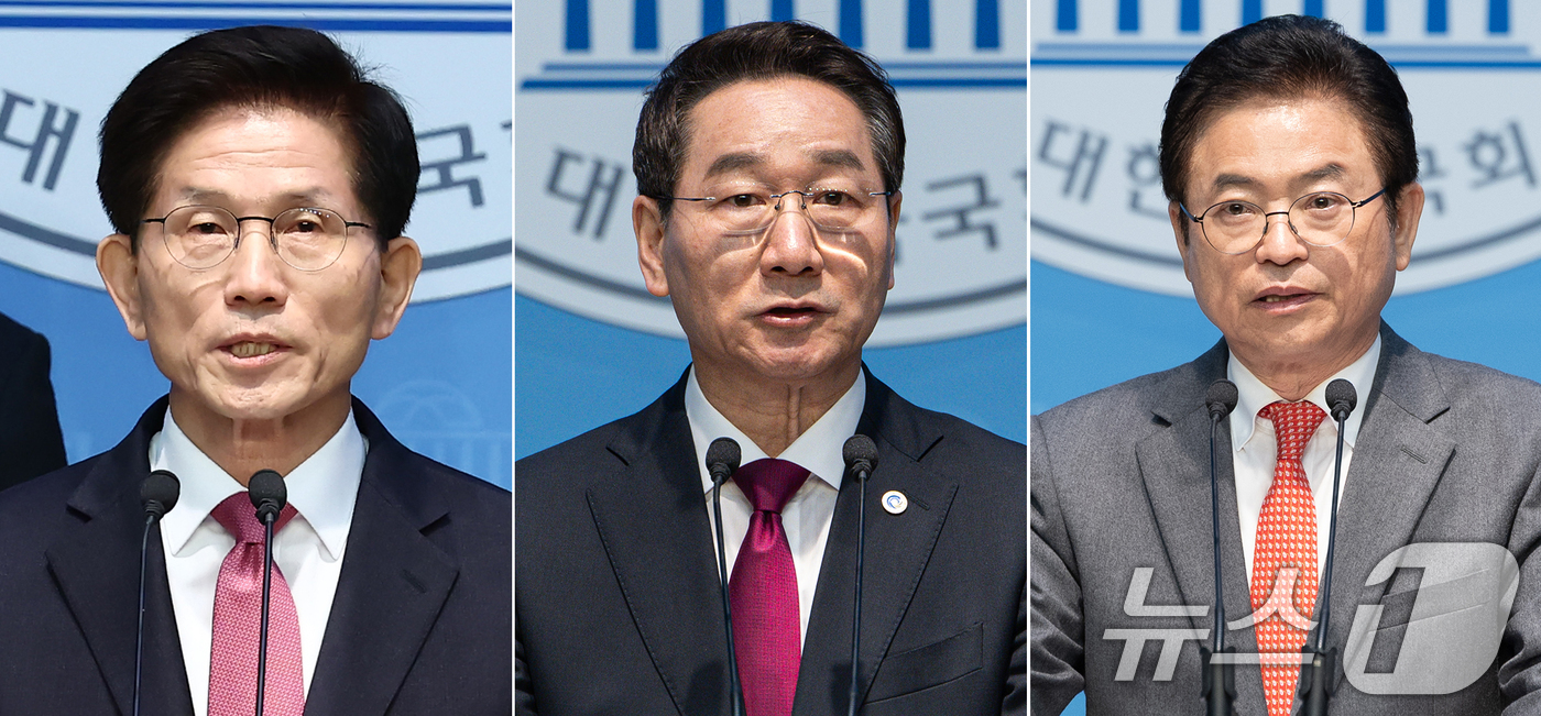 (서울=뉴스1) 이재명 기자 = 제21대 대통령선거 출마를 선언한 김문수 전 고용노동부 장관(왼쪽부터), 유정복 인천시장, 이철우 경북지사가 9일 서울 여의도 국회 소통관에서 출마 …