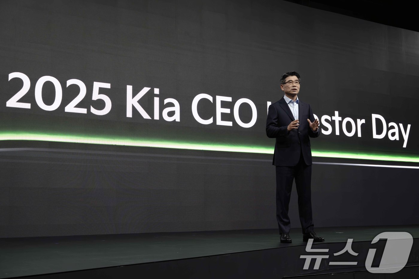 (서울=뉴스1) = 기아가 9일 서울 중구 신라호텔에서 '2025 CEO 인베스터 데이'를 개최하고 투자자와 애널리스트 등을 대상으로 '지속가능한 모빌리티 솔루션 기업'으로의 전환 …