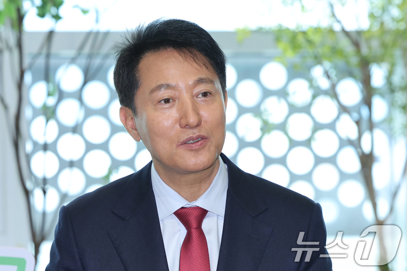 (서울=뉴스1) 신웅수 기자 = 오세훈 서울시장이 9일 오후 서울 도봉구 청년취업사관학교 도봉캠퍼스에서 열린 간담회에서 교육생들과 대화하고 있다.오 시장은 오는 13일 서울시정 핵 …