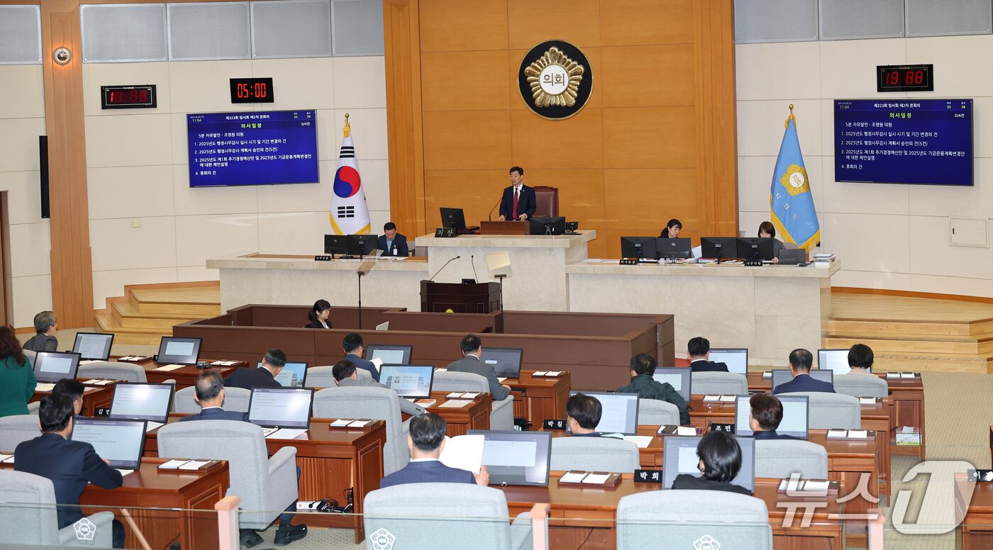 본문 이미지 - 9일 경북 포항시의회 제323회 임시회 2차 본회의 모습. (포항시의회 제공, 제판매 및 DB 금지) 2025.4.9/뉴스1 