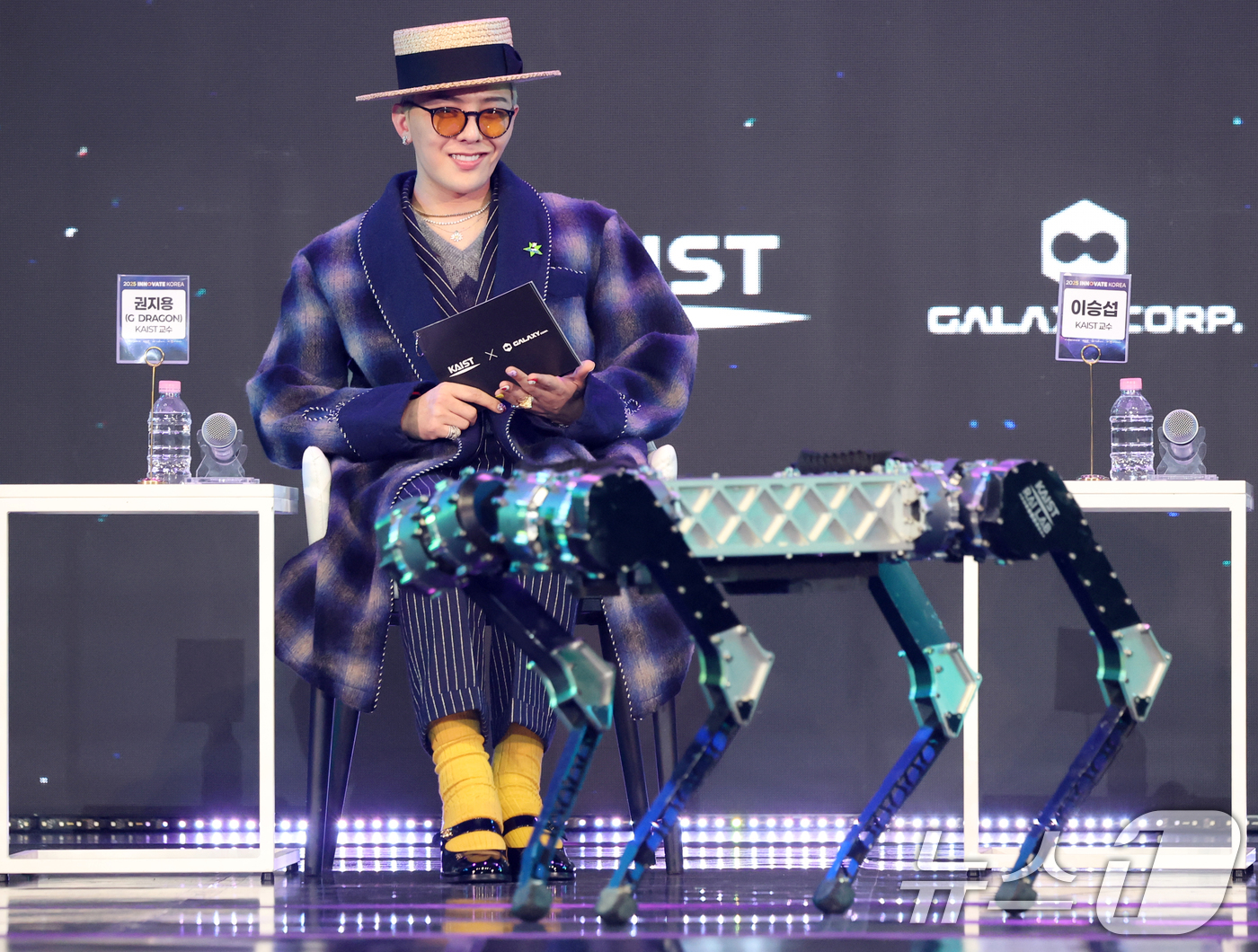 (대전=뉴스1) 권현진 기자 = 빅뱅 지드래곤(GD, 본명 권지용)이 9일 오후 대전 유성구 카이스트 본원 류근철 스포츠 컴플렉스에서 열린 '이노베이트 코리아 2025' 스페셜 토 …