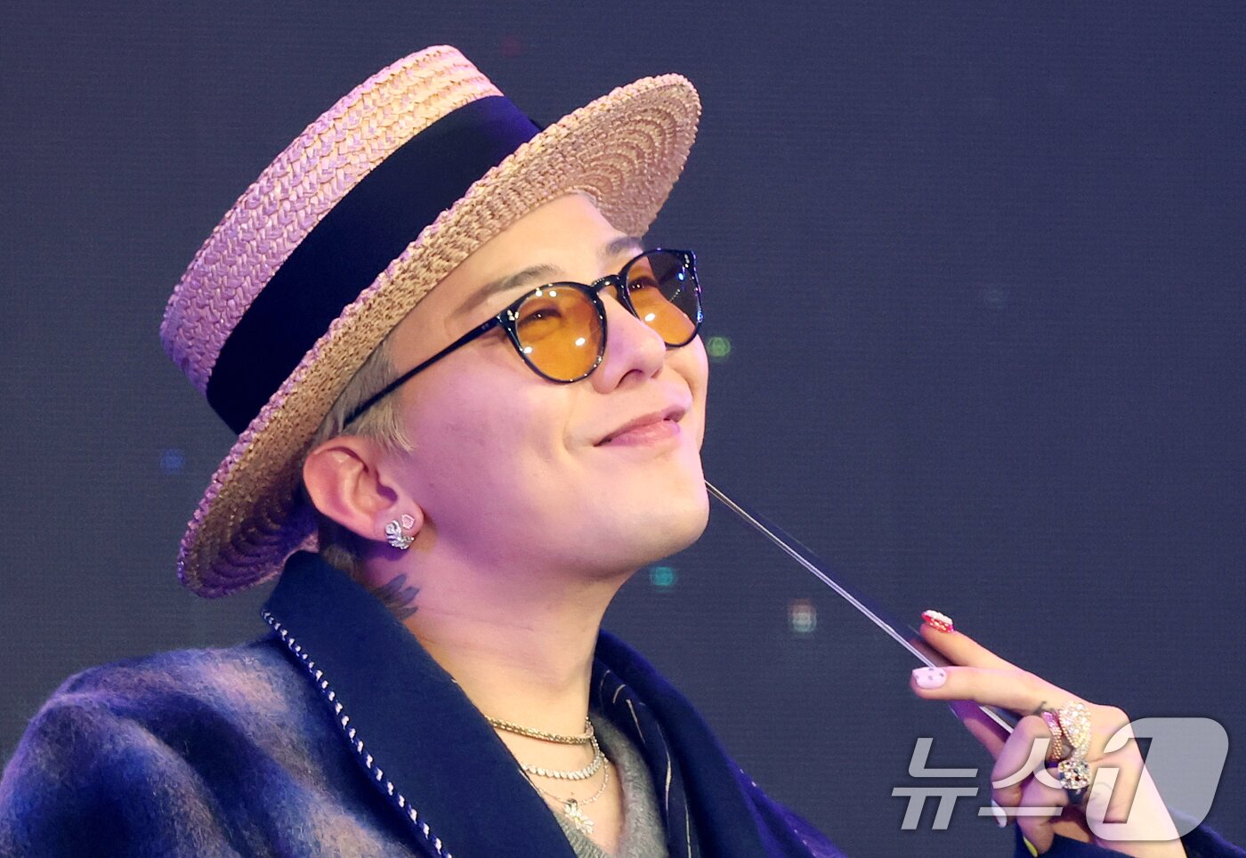 본문 이미지 - 빅뱅 지드래곤&#40;GD, 본명 권지용&#41;이 9일 오후 대전 유성구 카이스트 본원 류근철 스포츠 컴플렉스에서 열린 &#39;이노베이트 코리아 2025&#39; 스페셜 토크쇼에서 미소를 짓고 있다. ⓒ News1 권현진 기자