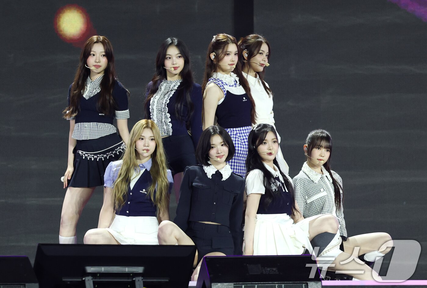 본문 이미지 - 하츠투하츠가 30일 서울 마포구 상암 월드컵경기장에서 열린 ‘서울스프링페스타 WONDER SHOW’에 출연해 멋진 무대를 선보이고 있다. ⓒ News1 권현진 기자