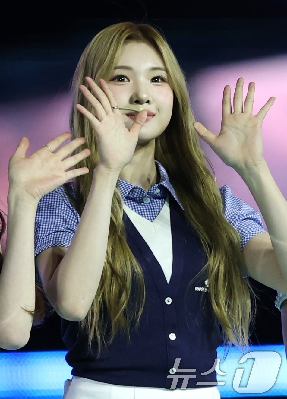 (서울=뉴스1) 권현진 기자 = 하츠투하츠 주은이 30일 서울 마포구 상암 월드컵경기장에서 열린 ‘서울스프링페스타 WONDER SHOW’에 출연해 인사를 하고 있다. 2025.5. …