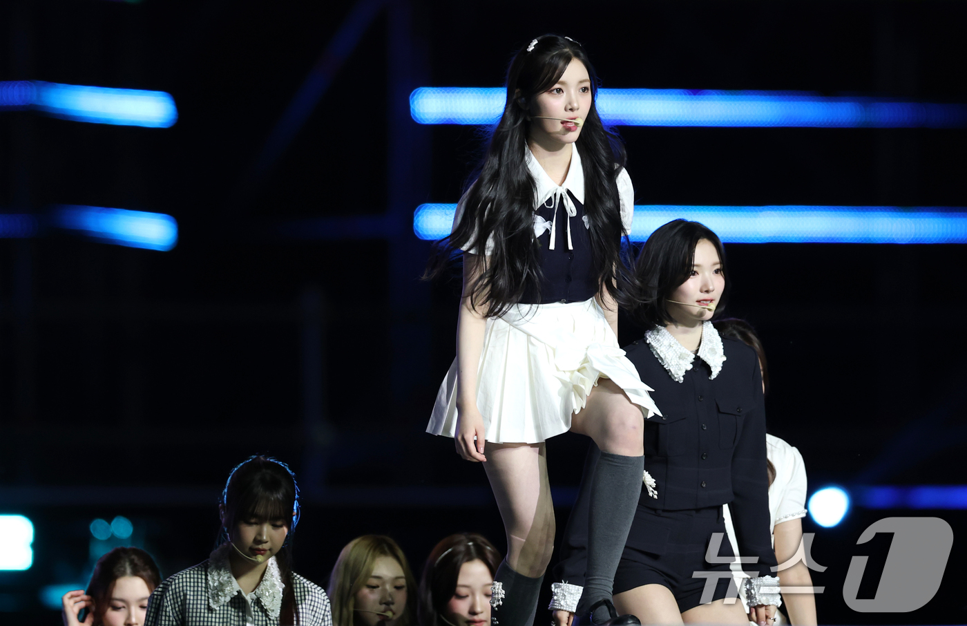 (서울=뉴스1) 권현진 기자 = 하츠투하츠 유하가 30일 서울 마포구 상암 월드컵경기장에서 열린 ‘서울스프링페스타 WONDER SHOW’에서 무대를 오르고 있다. 2025.5.1/ …