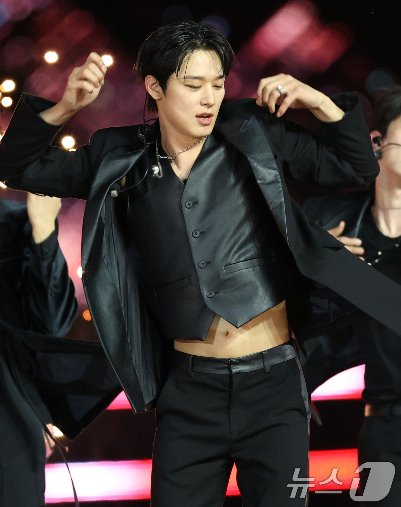 (서울=뉴스1) 권현진 기자 = 더보이즈 주연이 30일 서울 마포구 상암 월드컵경기장에서 열린 ‘서울스프링페스타 WONDER SHOW’에 출연해 화려한 공연을 선보이고 있다. 20 …
