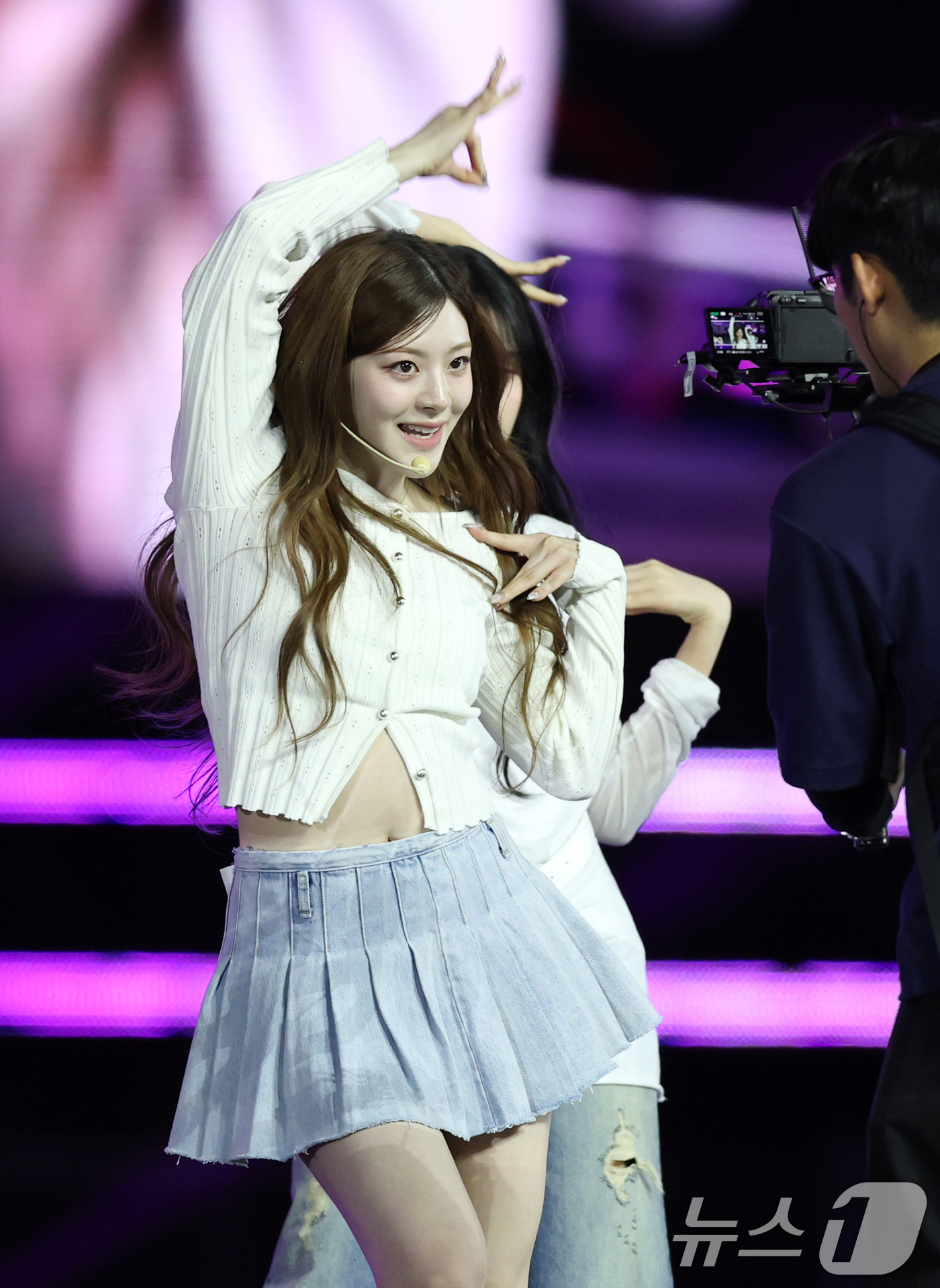 (서울=뉴스1) 권현진 기자 = 스테이씨 세은이 30일 서울 마포구 상암 월드컵경기장에서 열린 ‘서울스프링페스타 WONDER SHOW’에 출연해 화려한 공연을 선보이고 있다. 20 …