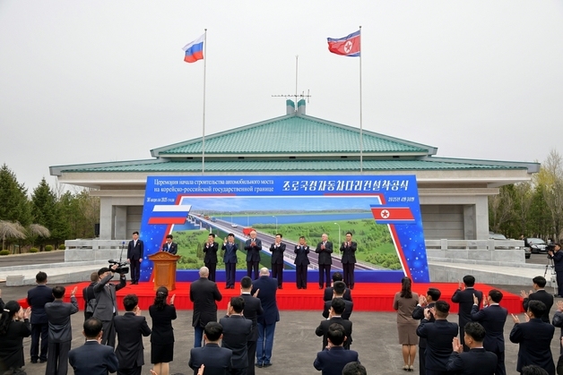 "북러 '자동차 다리' 올 여름 개통…하루 최대 300대 검문 예상"