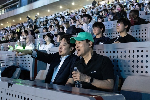 서울스프링페스타 개막식 관람하는 오세훈·이준석