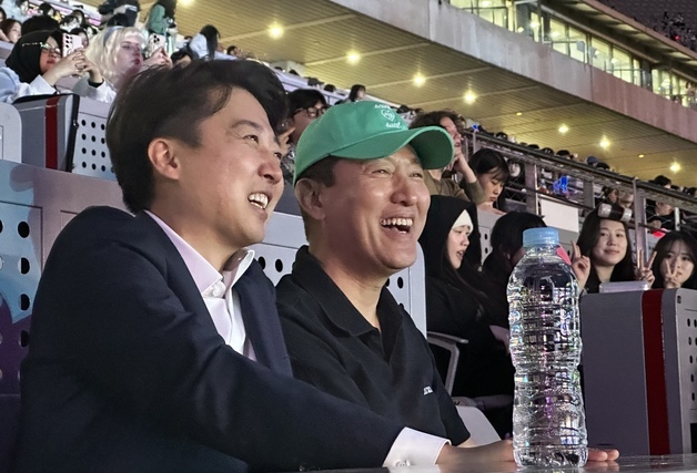 서울스프링페스타 개막식 관람하는 오세훈·이준석