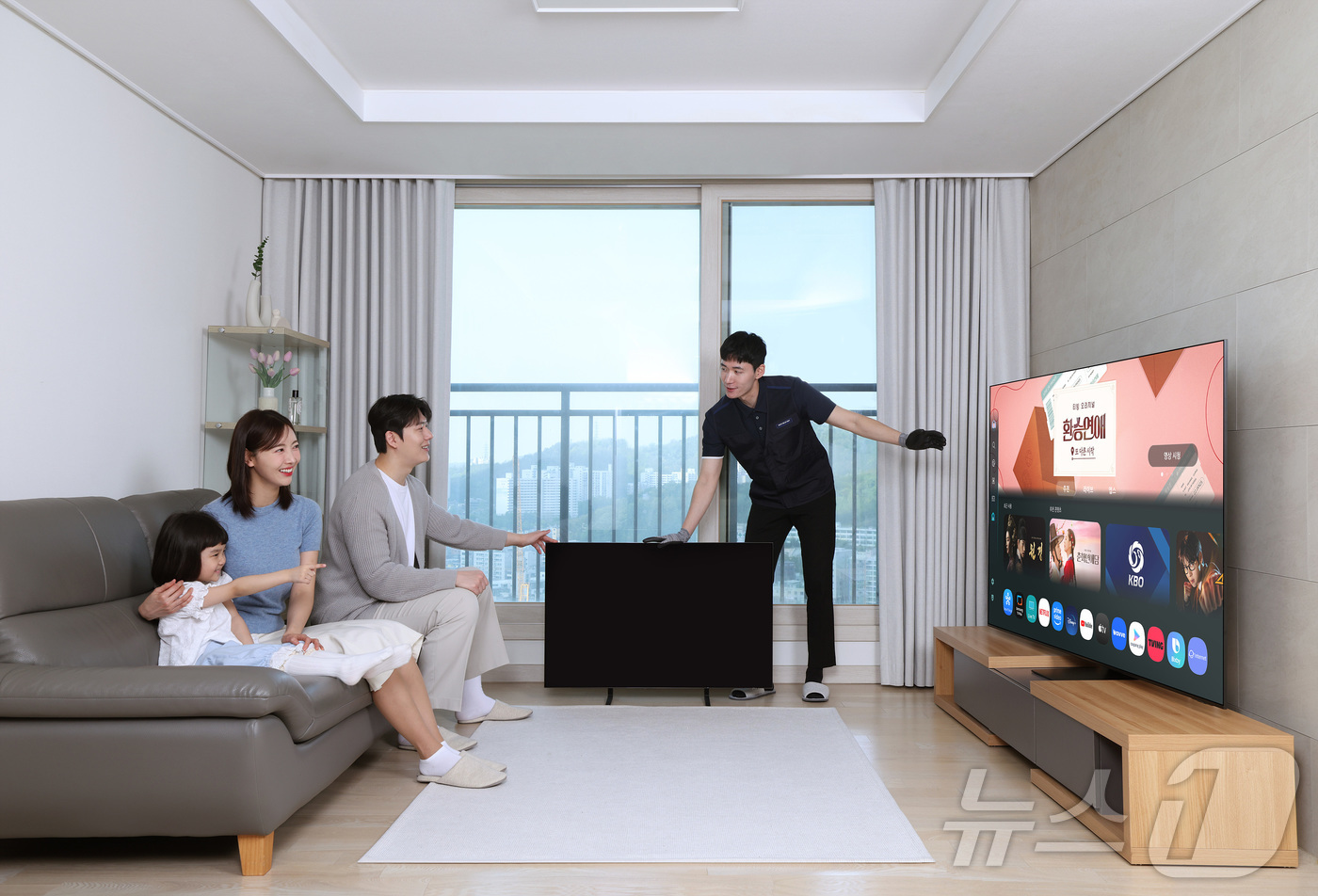 (서울=뉴스1) = 삼성전자가 '삼성 OLED' TV의 차별화된 시청 경험을 보다 많은 고객이 누릴 수 있도록 하기 위해 '삼성 OLED로 바꿔보상' 프로모션을 첫 시작한다.'삼성 …