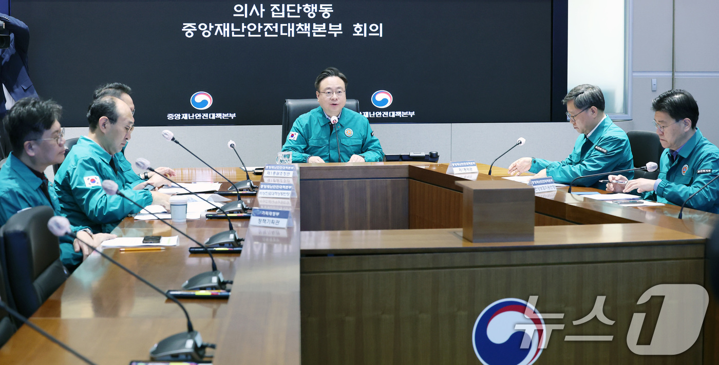 (서울=뉴스1) 임세영 기자 = 조규홍 중앙재난안전대책본부 제1차장(보건복지부 장관)이 1일 오전 서울 종로구 정부서울청사 내 중앙재난안전상황실 서울상황센터에서 열린 중앙재난안전대 …