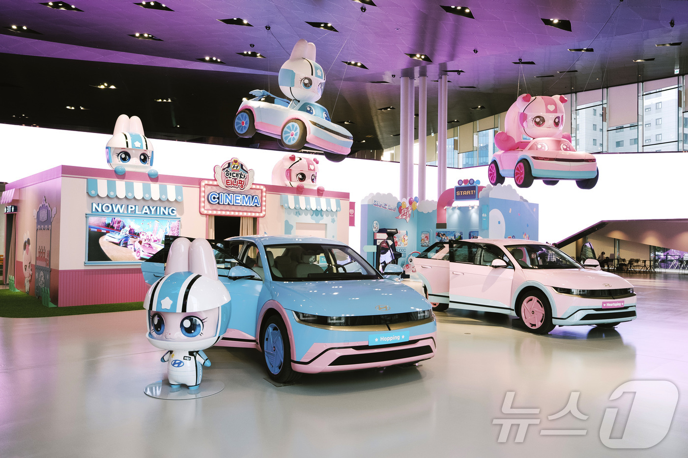 (서울=뉴스1) = 현대자동차가 가정의 달을 맞아 다음 달 1일까지 현대 모터스튜디오 고양에서 SAMG엔터(SAMG Entertainment)가 제작한 인기 애니메이션 \'캐치! …