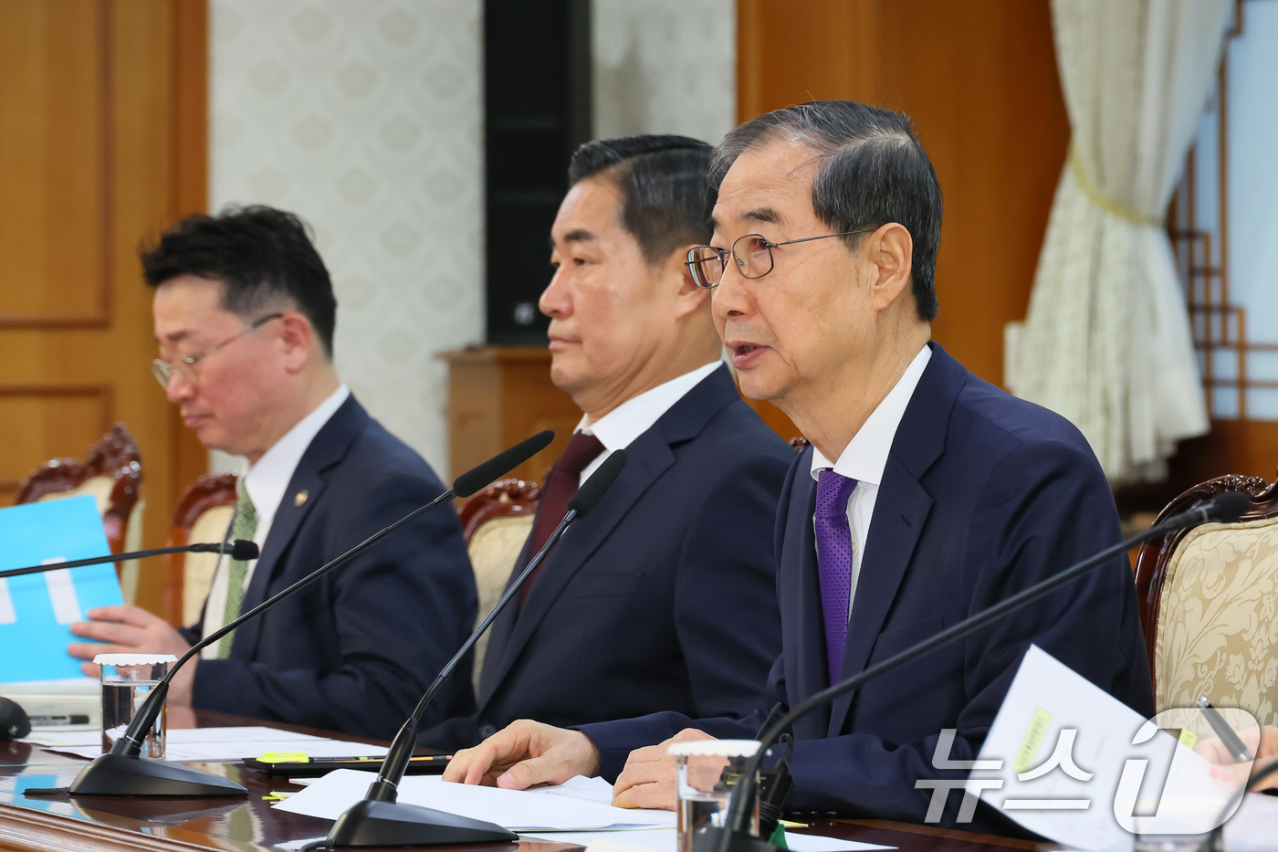 (서울=뉴스1) 임세영 기자 = 한덕수 대통령 권한대행이 1일 서울 종로구 정부서울청사에서 열린 안보관계장관회의에서 발언을 하고 있다. (총리실 제공, 재판매 및 DB 금지) 20 …