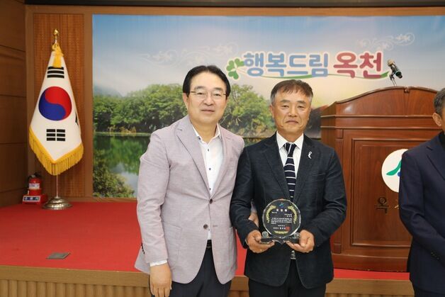 "대형산불 확산 예방에 감사" 옥천군, 김성준씨 유공 표창