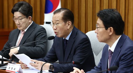 SKT 사태 긴급 간담회서 발언하는 권영세 비대위원장