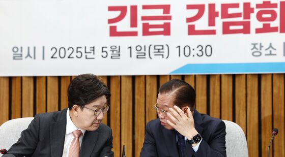 대화하는 권영세·권성동