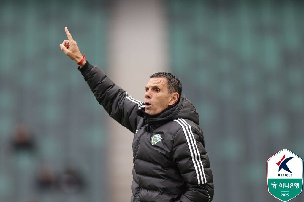 본문 이미지 -  거스 포옛 전북 감독(한국프로축구연맹 제공)