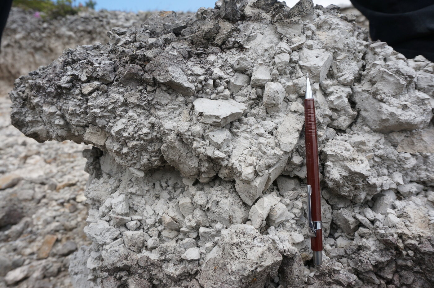 본문 이미지 - 가까이서 본 각력암(국가유산청 제공)