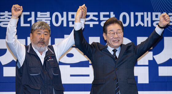 손 들어 올린 이재명·김동명