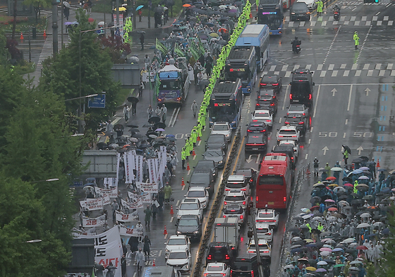 양대노총 '노동절' 도심 곳곳서 집회·행진…"지하철 이용하세요"