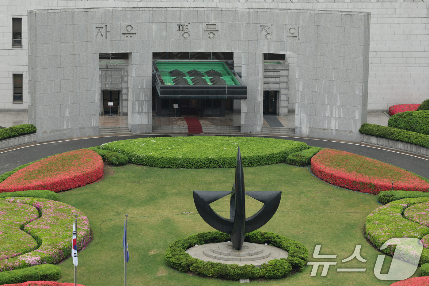 (서울=뉴스1) 신웅수 기자 = 이재명 더불어민주당 대통령 후보의 공직선거법 위반 사건에 대한 판결 선고기일인 1일 서울 서초구 대법원의 모습.대법원 전원합의체는 이날 오후 3시 …