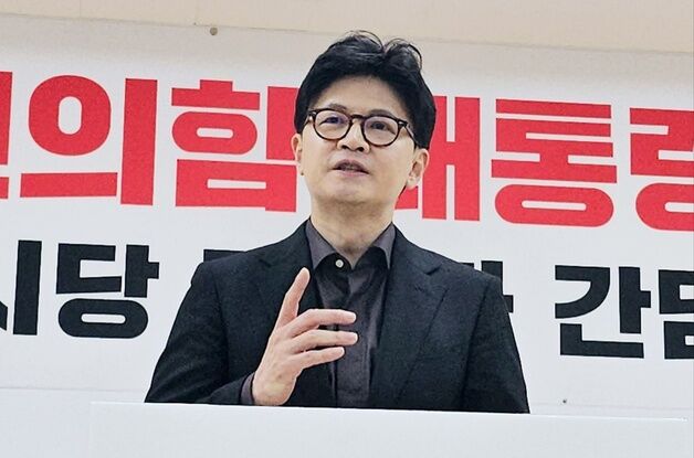 한동훈 "고통스럽지만 윤석열, 과거로 보내드려야"