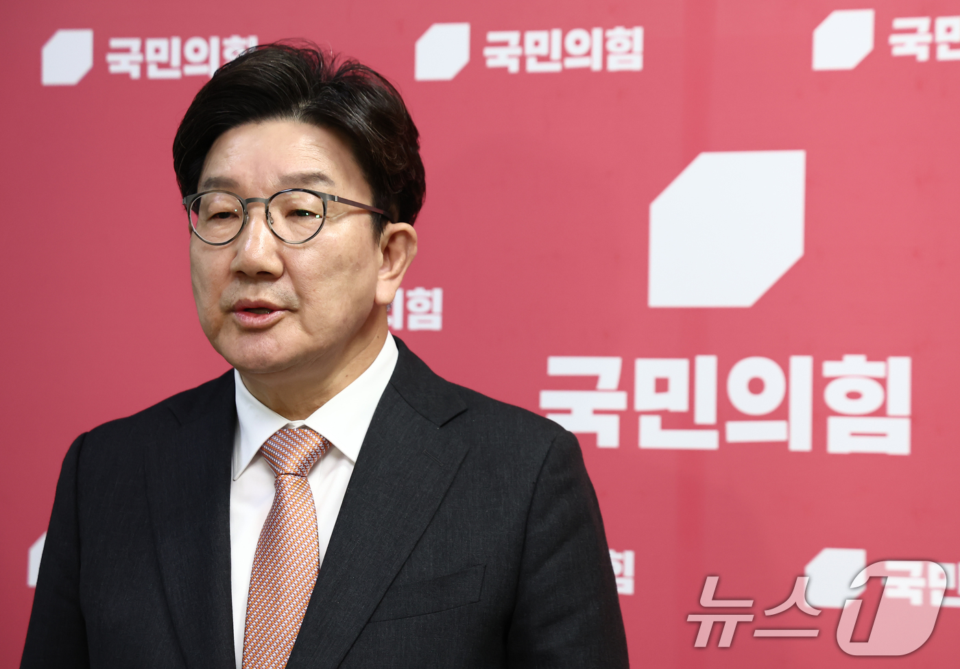 (서울=뉴스1) 김민지 기자 = 권성동 국민의힘 원내대표가 1일 서울 여의도 국회에서 이재명 더불어민주당 대통령 후보의 공직선거법 위반 사건에 대한 대법원의 유죄 취지 파기환송 판 …