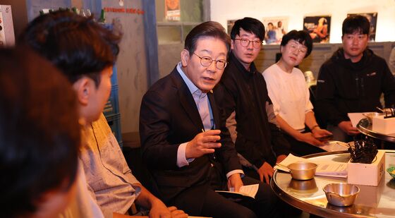 노동자들과 간담회 갖는 이재명