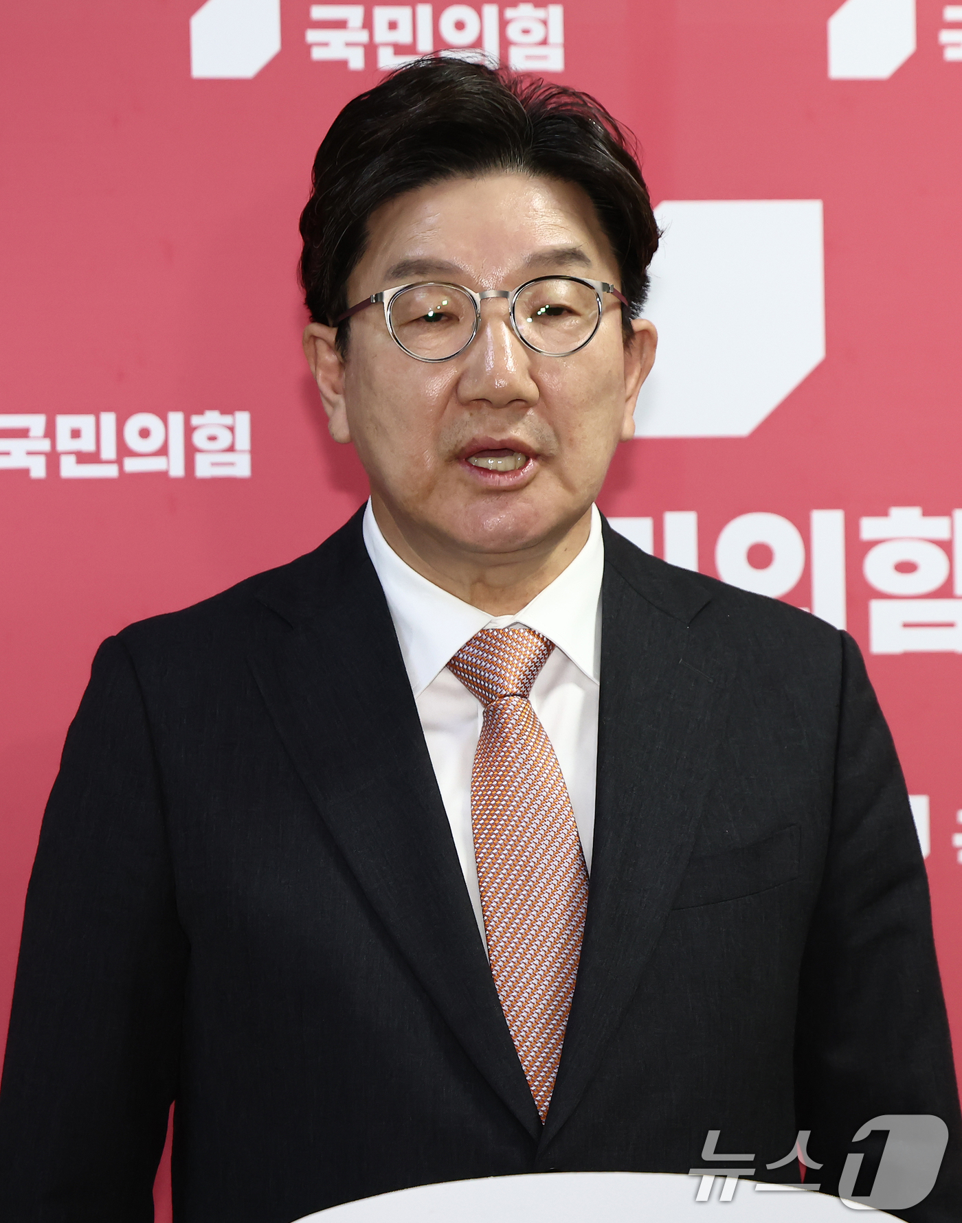 (서울=뉴스1) 김민지 기자 = 권성동 국민의힘 원내대표가 1일 서울 여의도 국회에서 이재명 더불어민주당 대통령 후보의 공직선거법 위반 사건에 대한 대법원의 유죄 취지 파기환송 판 …