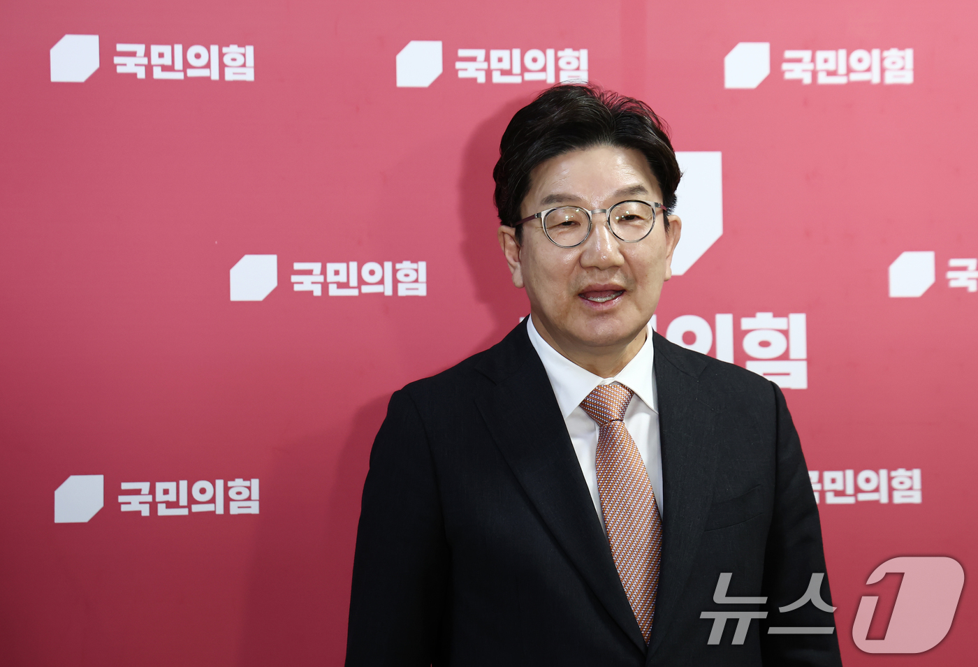 (서울=뉴스1) 김민지 기자 = 권성동 국민의힘 원내대표가 1일 서울 여의도 국회에서 이재명 더불어민주당 대통령 후보의 공직선거법 위반 사건에 대한 대법원의 유죄 취지 파기환송 판 …