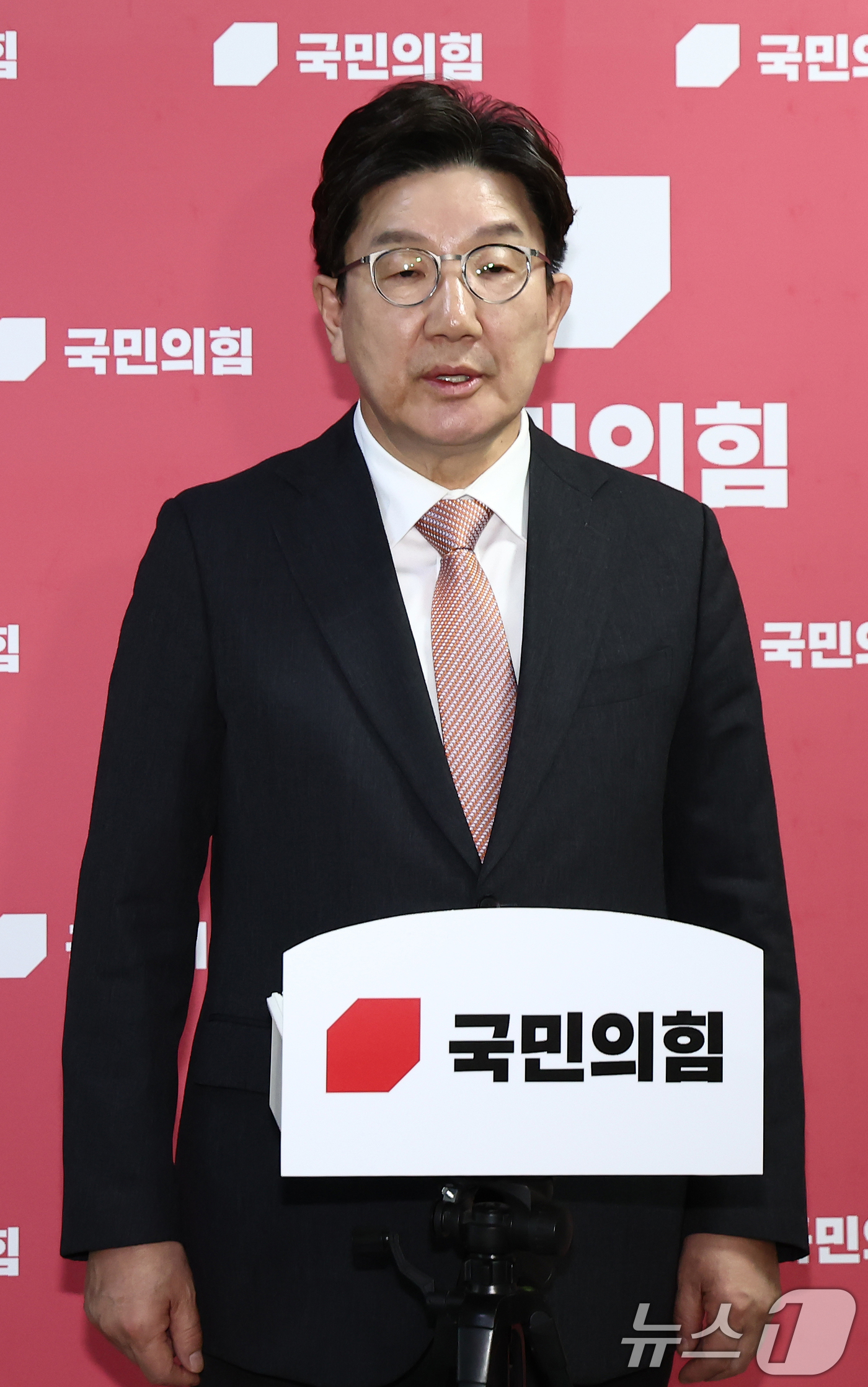 (서울=뉴스1) 김민지 기자 = 권성동 국민의힘 원내대표가 1일 서울 여의도 국회에서 이재명 더불어민주당 대통령 후보의 공직선거법 위반 사건에 대한 대법원의 유죄 취지 파기환송 판 …