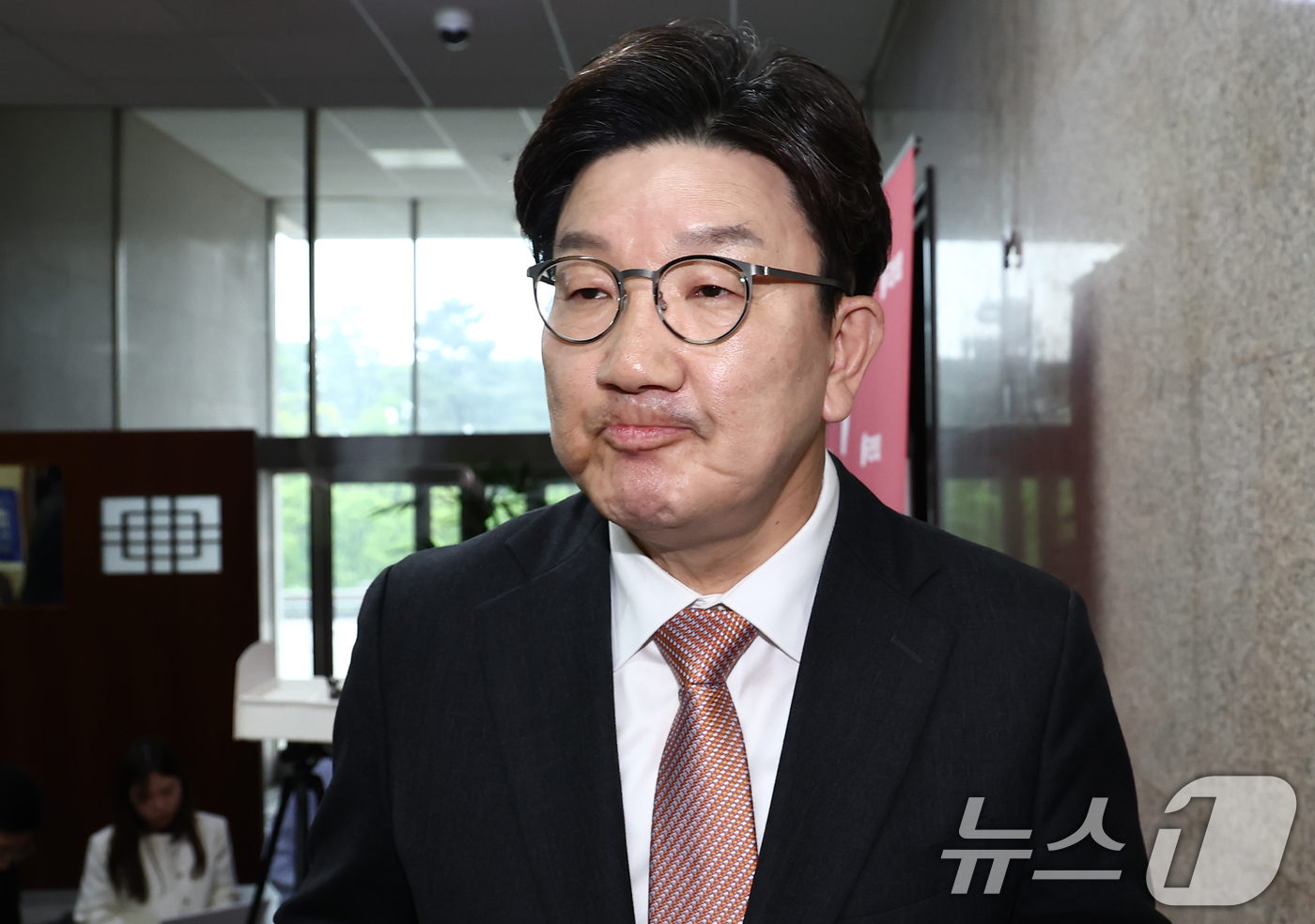 (서울=뉴스1) 김민지 기자 = 권성동 국민의힘 원내대표가 1일 서울 여의도 국회에서 이재명 더불어민주당 대통령 후보의 공직선거법 위반 사건에 대한 대법원의 유죄 취지 파기환송 판 …