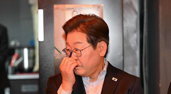 이재명 '노동자 발언 경청'